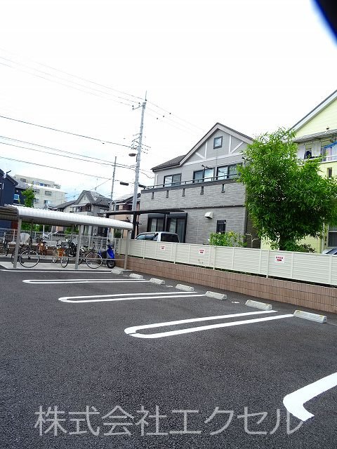 ブリリアントコスモ 駐車場