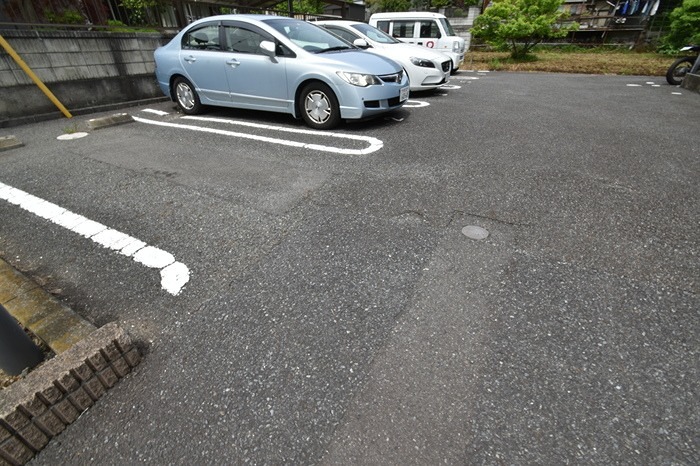 エスポワールマルヤマ 駐車場