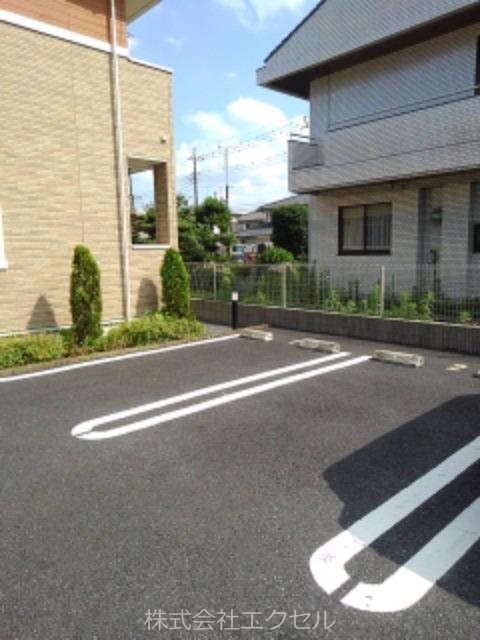 メゾンエトワール 駐車場