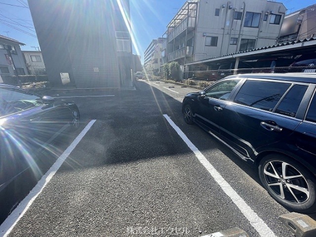 レオパレスＮＩＳＨＩＧＡＩ2 駐車場