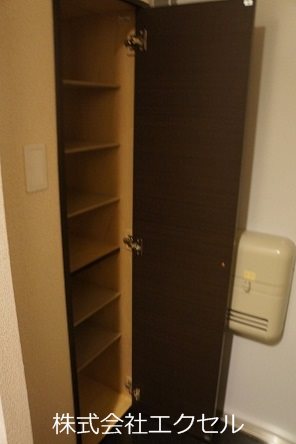 レオネクストアゼリア 玄関