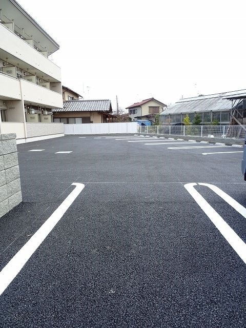 サラスバティ２ 駐車場