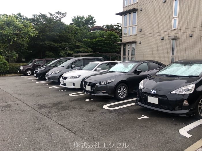 アゼリア 駐車場