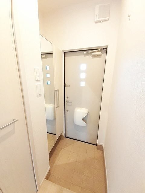 シャルールドゥース 玄関