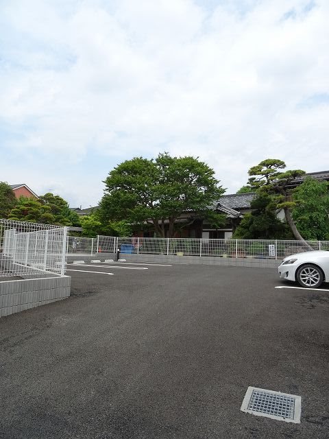 サラスバティ 駐車場