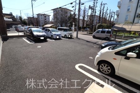 ウィステリアＡ 駐車場