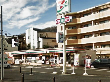 レオパレス砂漠のバラ コンビニ