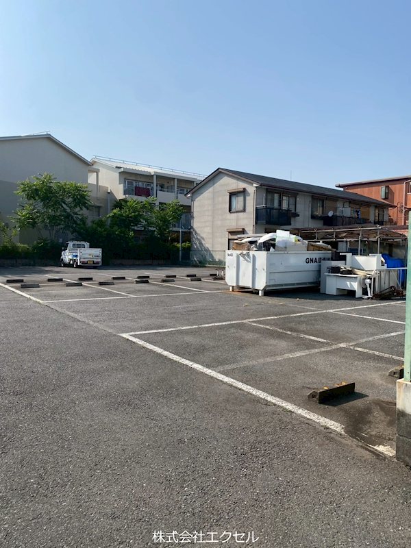 上原ビル 駐車場