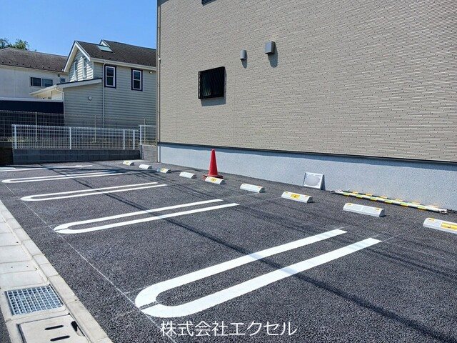 カリーノ8 駐車場