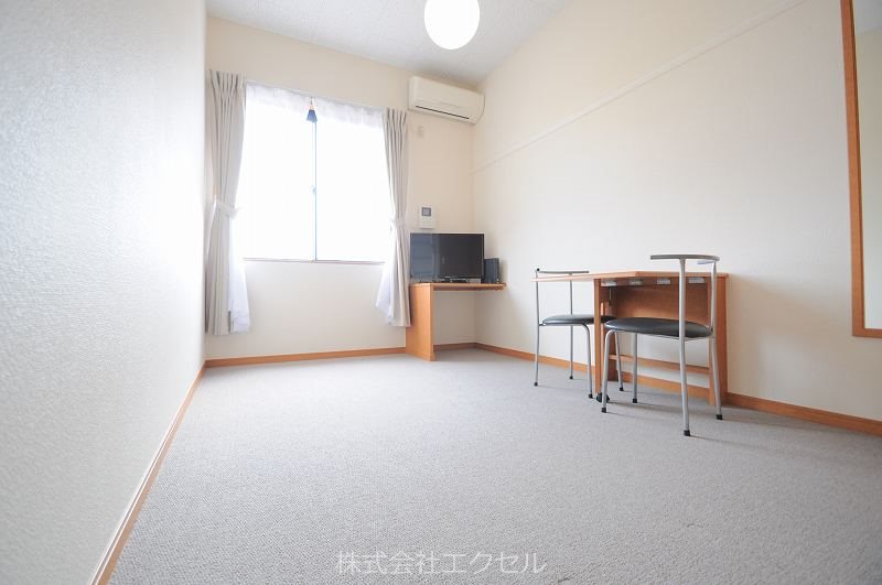 レオパレス上九沢 リビング