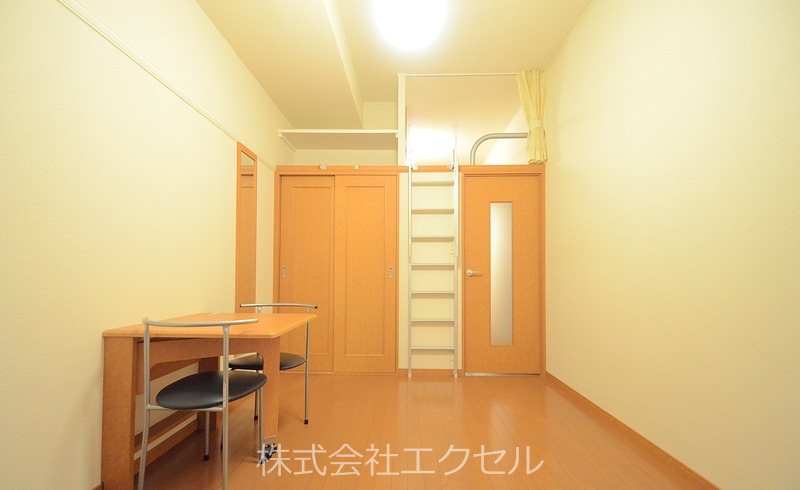 レオパレス上九沢 ベッドルーム