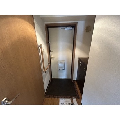 壽ビル 玄関