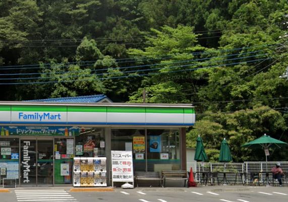 ハイツ江添 コンビニ