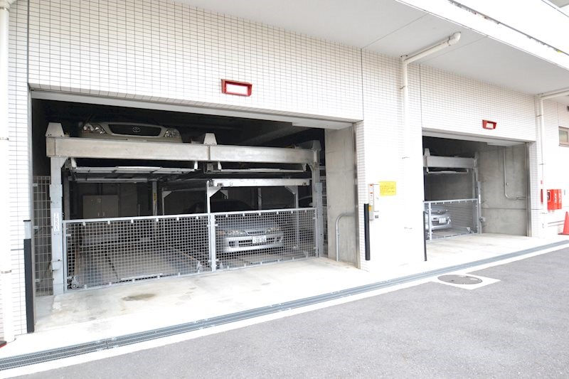 シャーメゾンステージ日野 駐車場