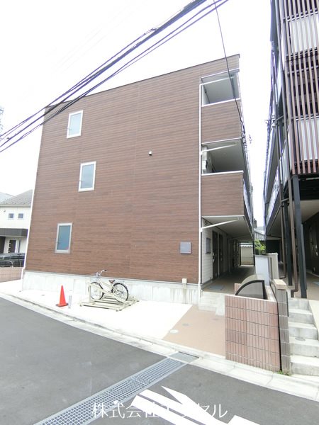 リブリACE2 駐車場