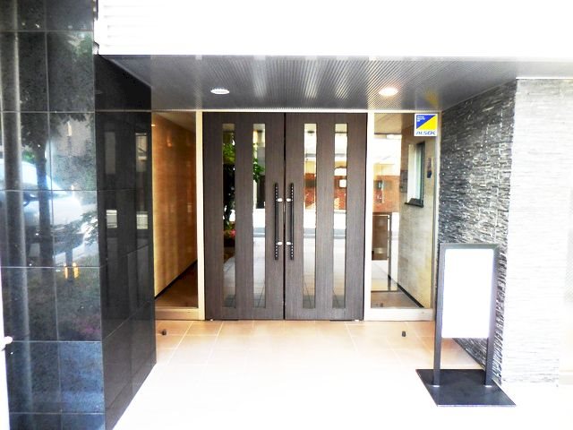 プレシス八王子（八王子市寺町） エントランス