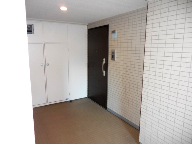 プレシス八王子（八王子市寺町） 玄関