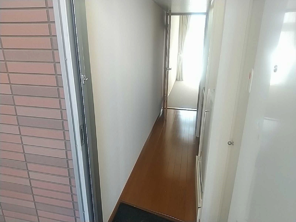 レオパレスグランパルク小柳 玄関