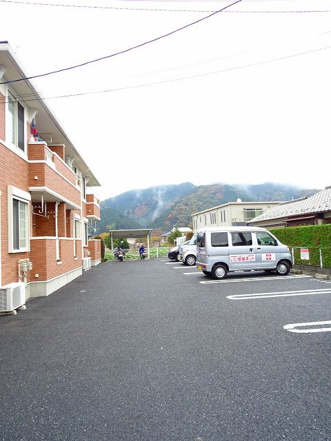 プラシードⅡ 駐車場