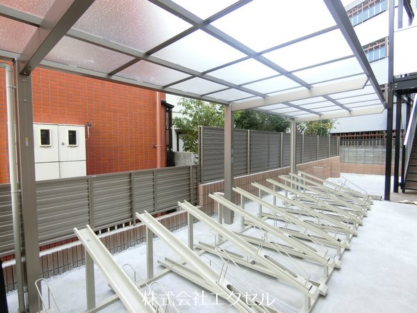 リブリYs諏訪町 駐車場
