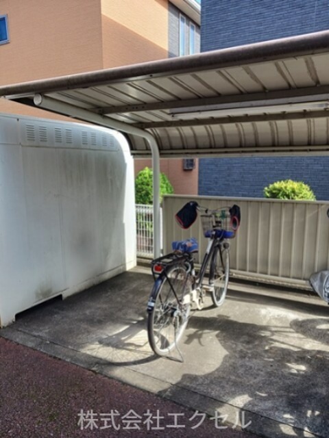 アヴニールハル３ 駐車場