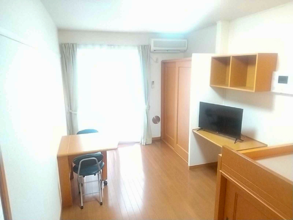 レオパレス慶弐番館 リビング