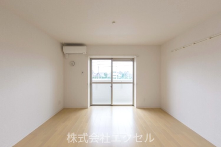 クーチャ万願寺 リビング