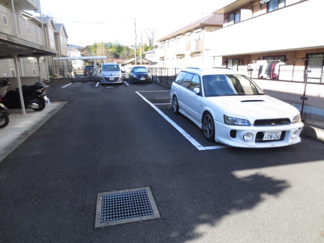 オリエンスⅡ 駐車場