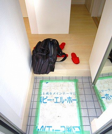 バルナバモーセ 玄関