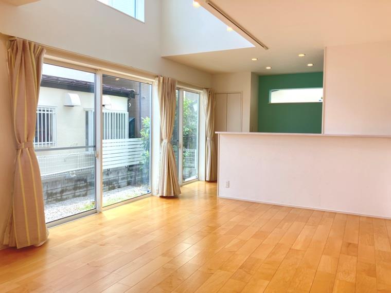 小川西町戸建 リビング