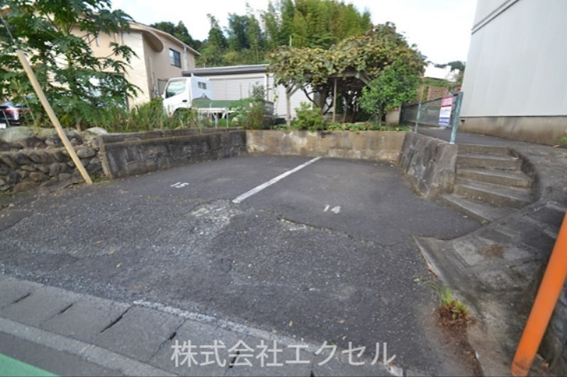 エスティーヌみよし2 駐車場