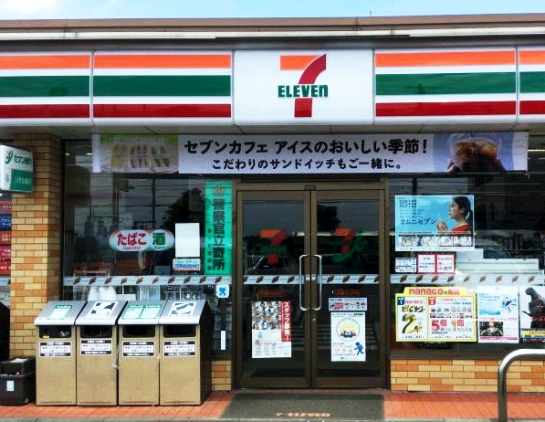 エスティーヌみよし2 コンビニ