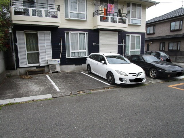 エステート唐木田 駐車場