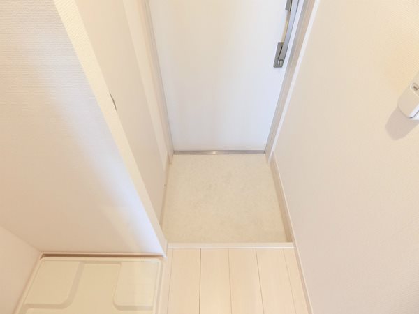 リブリ小川西町 玄関