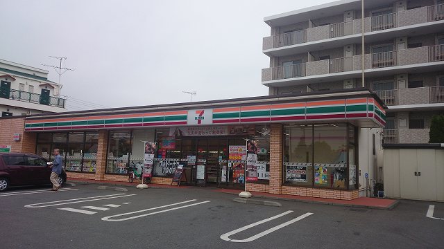 ヴィラ・ウィステリア コンビニ