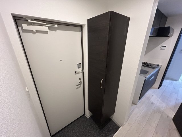 リトルネスト福生 玄関