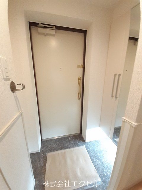メゾンドルノン 玄関