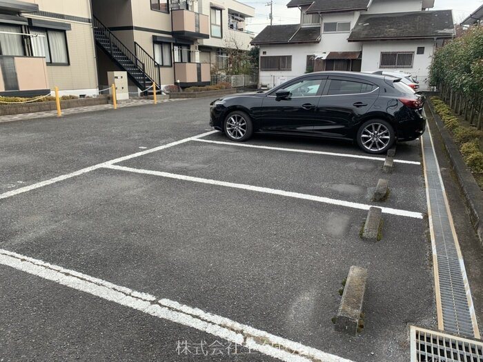 グランシャリオ 駐車場