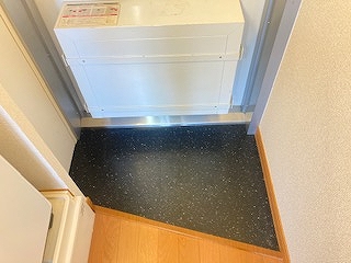 レオパレスノクターン 玄関