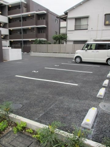 クオリアガーデン千人町 駐車場