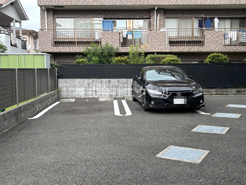 Ｉｓガーデン 駐車場