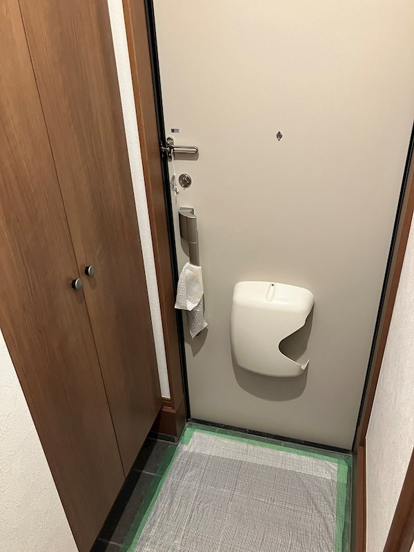 サンライズ百草園C棟 玄関