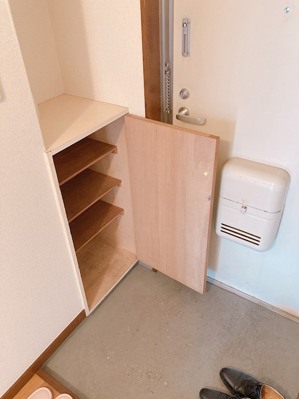 ウィスタリアビル 玄関
