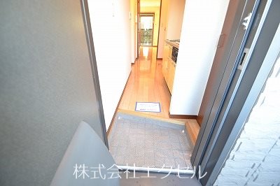 メゾングレースA 玄関