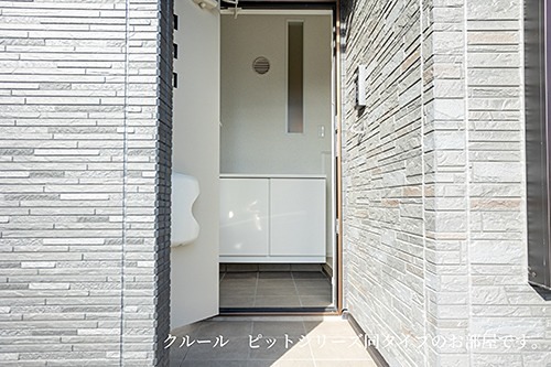 メゾンドローズガーデン 玄関