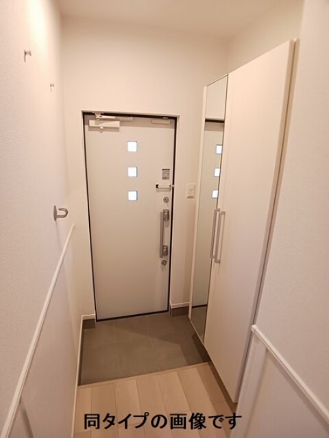 ガーデンハウスＨ1 玄関