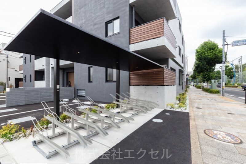 ALBA EST  駐車場