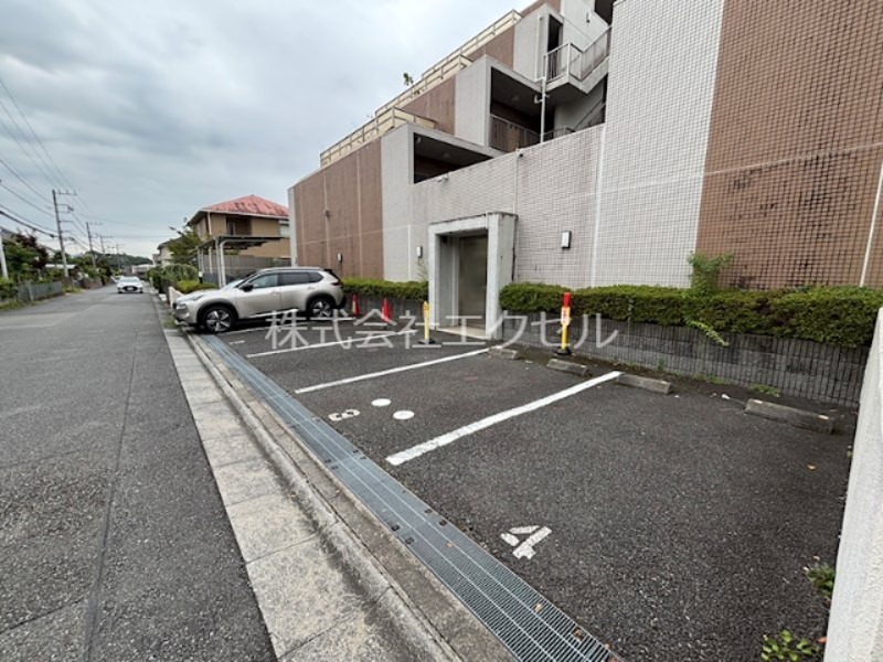 アーバンフラッツ八王子みなみ野 駐車場