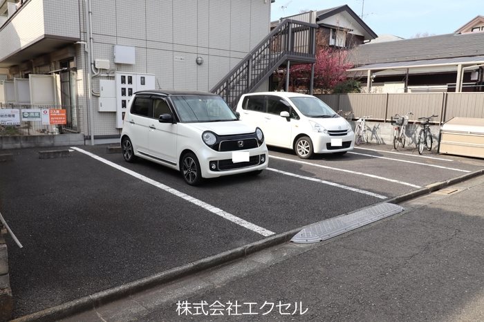 ブランシェ鷹の台 駐車場