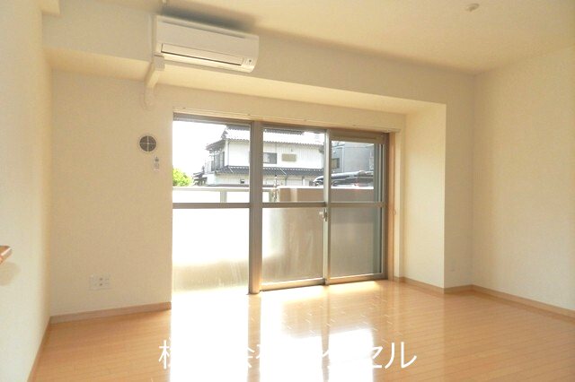 コロッサル六地蔵 リビング